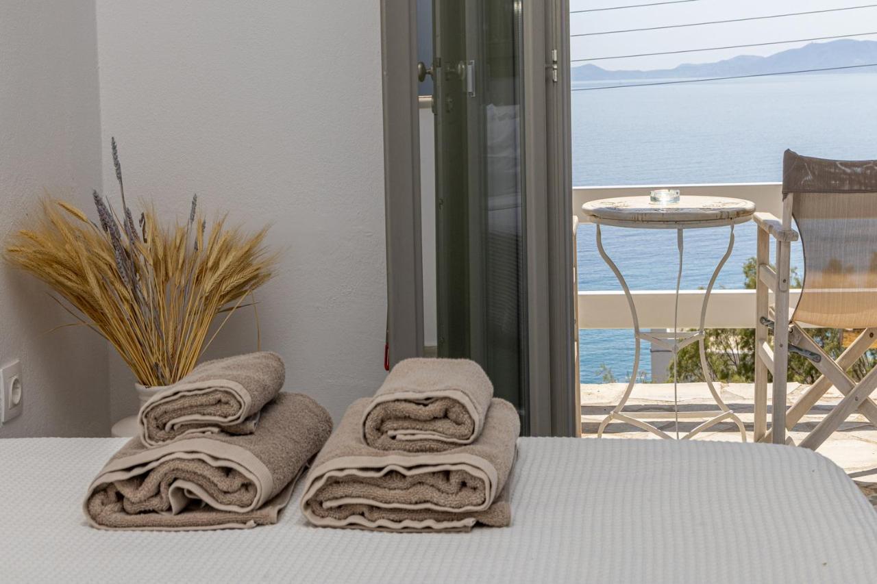 Big Blue Suites & Apartments Kionia Dış mekan fotoğraf