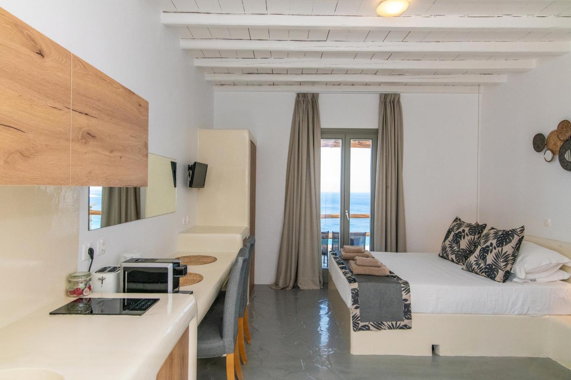 Big Blue Suites & Apartments Kionia Dış mekan fotoğraf