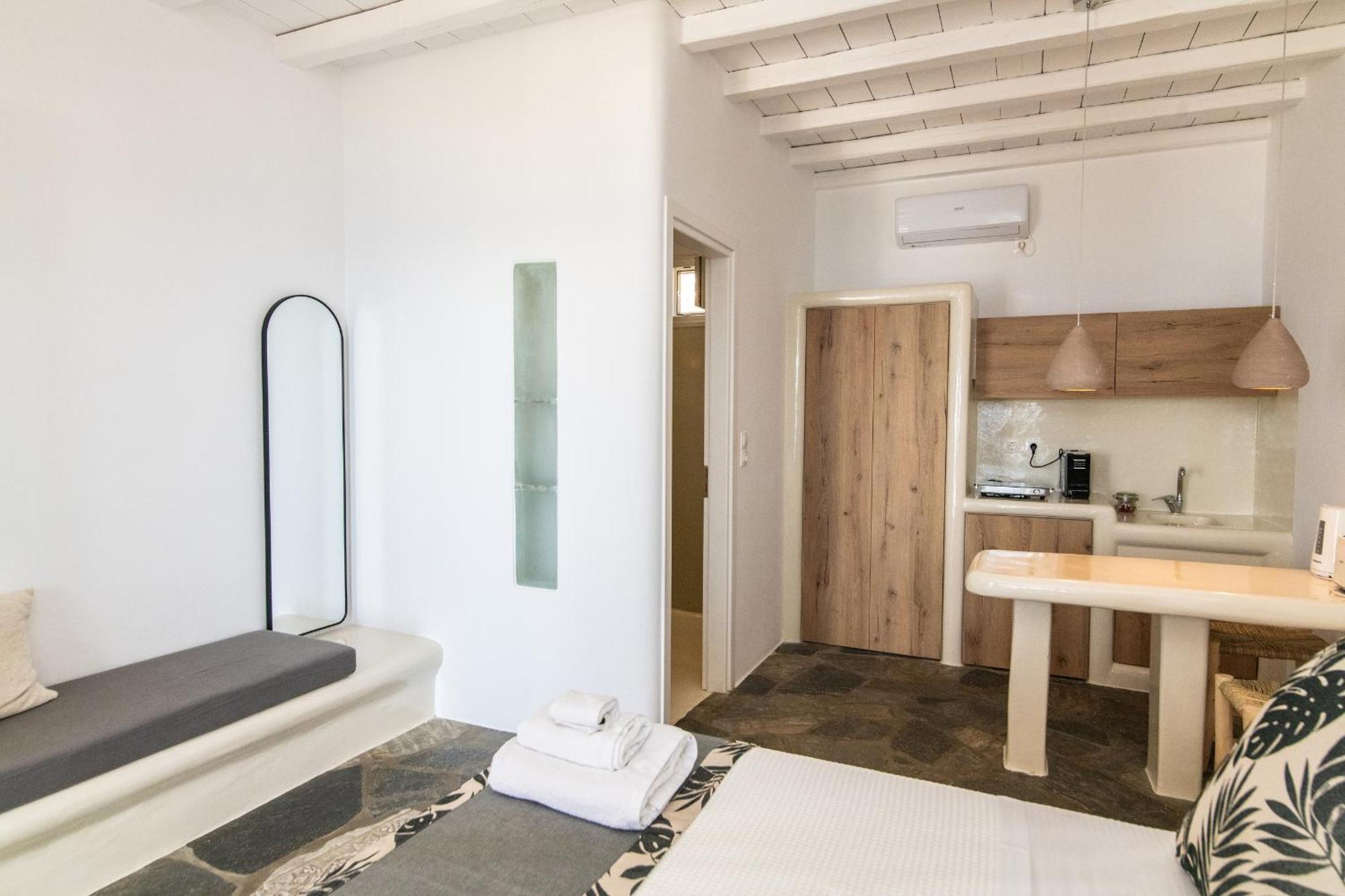 Big Blue Suites & Apartments Kionia Dış mekan fotoğraf