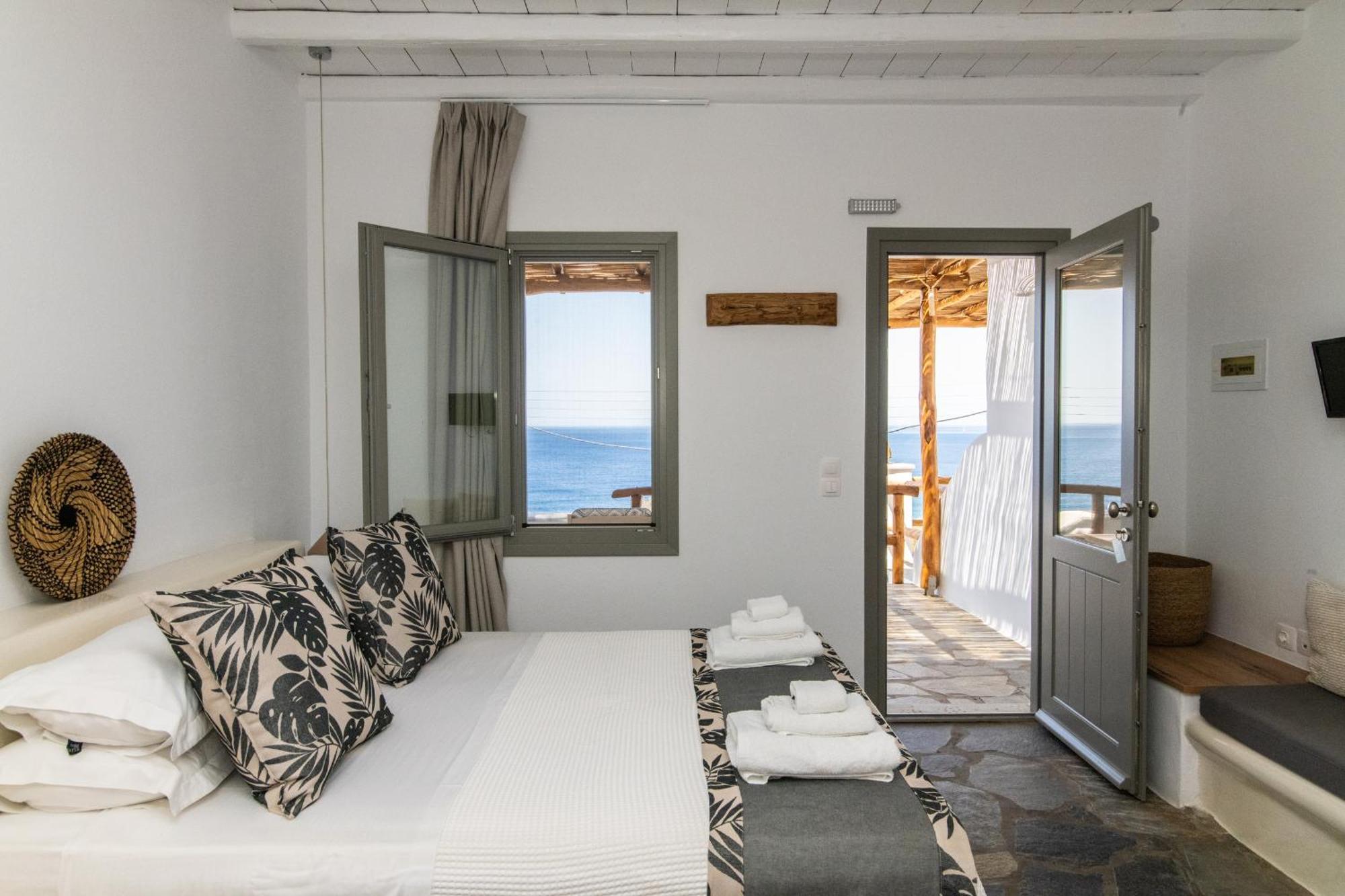 Big Blue Suites & Apartments Kionia Dış mekan fotoğraf